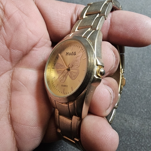 Mudd Ladies Quartz Fashion Watch Gold Tone Y2K Style Working Butterfly Dial show - Picture 2 of 10